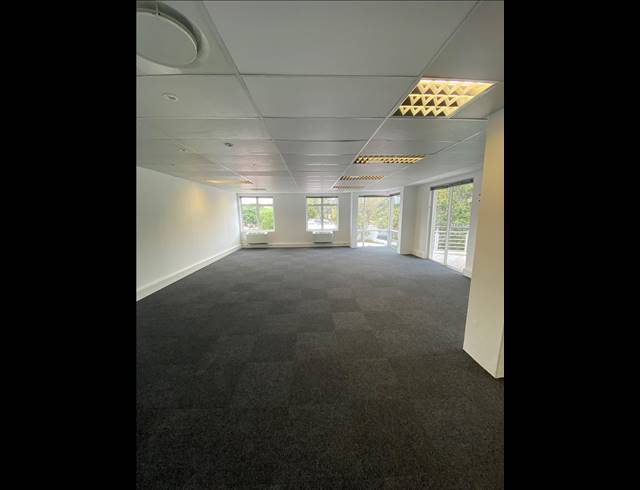 206M² OFFICE TO LET IN WATERFRONT